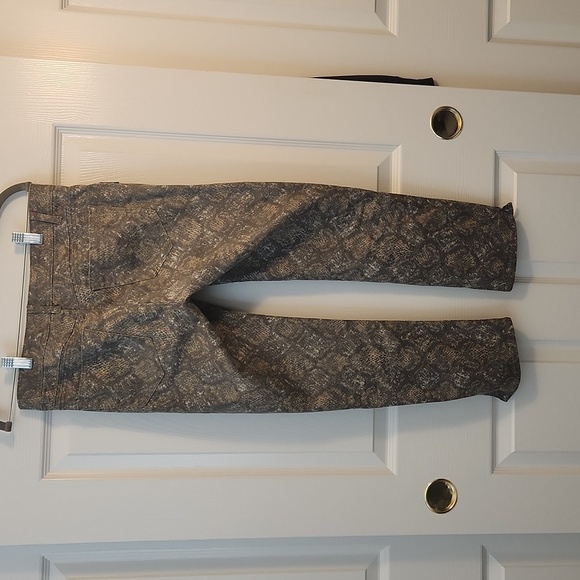 Democracy "Ab" solution Gray Snakeskin Cropped Pants Size 2 - Picture 9 of 12